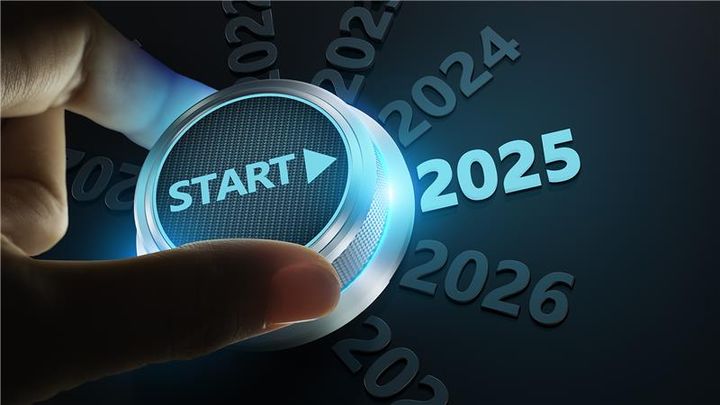 Fingers on dial that says Start pointed at 2025  symbolizing IT skills for 2025